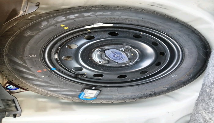 2022 Maruti Swift VXI, Petrol, Manual, 68,338 km, tyre