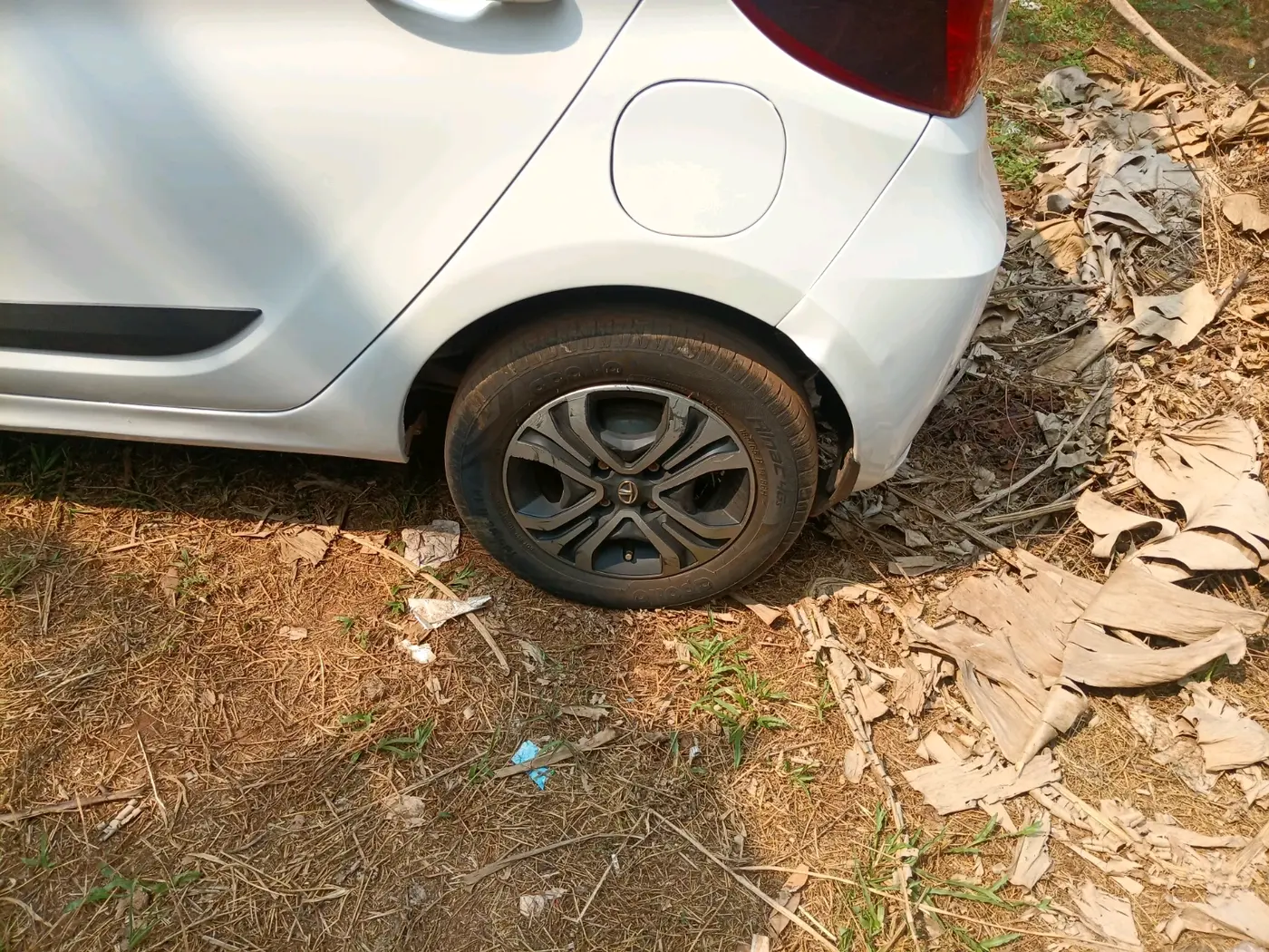 2020 Tata Tiago XZ PETROL, Petrol, Manual, 66,304 km, tyre