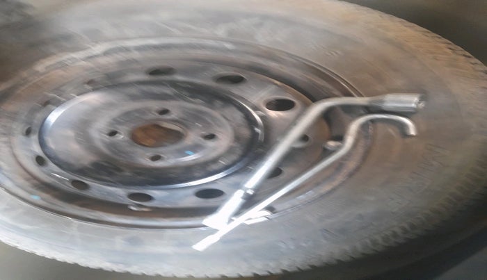 2011 Maruti Swift VXI, Petrol, Manual, 38,583 km, tyre