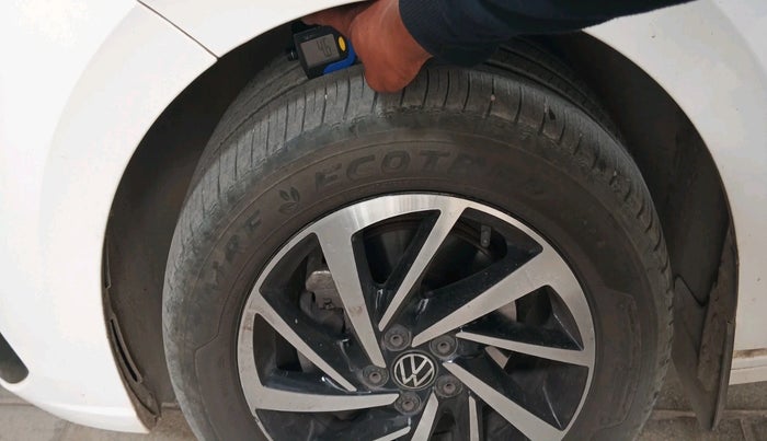 2024 Volkswagen VIRTUS TOPLINE TSI 1.0 AT, Petrol, Automatic, 12,058 km, tyre