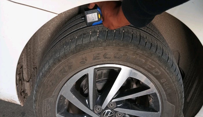 2024 Volkswagen VIRTUS TOPLINE TSI 1.0 AT, Petrol, Automatic, 12,058 km, tyre