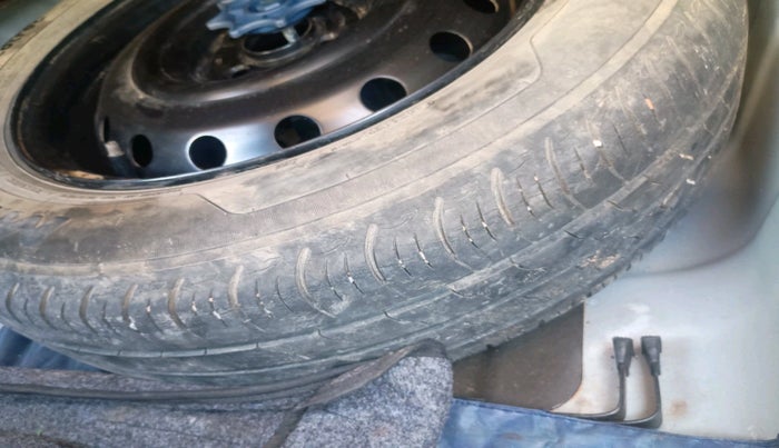 2014 Hyundai Xcent SX 1.2 (O), Petrol, Manual, 74,568 km, tyre