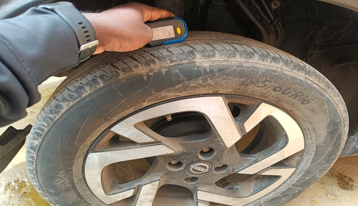 2021 Nissan MAGNITE XV PREMIUM DUAL TONE, Petrol, Manual, 44,435 km, tyre