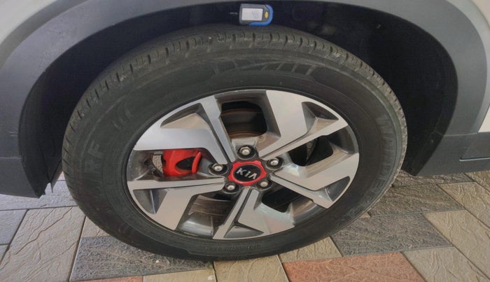 2021 KIA SONET GTX PLUS 1.5 AT, Diesel, Automatic, 1,08,737 km, tyre