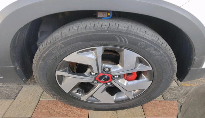 2021 KIA SONET GTX PLUS 1.5 AT, Diesel, Automatic, 1,08,737 km, tyre