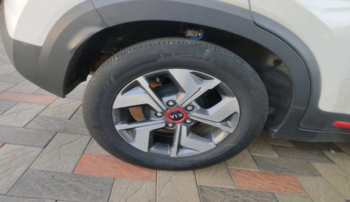 2021 KIA SONET GTX PLUS 1.5 AT, Diesel, Automatic, 1,08,737 km, tyre