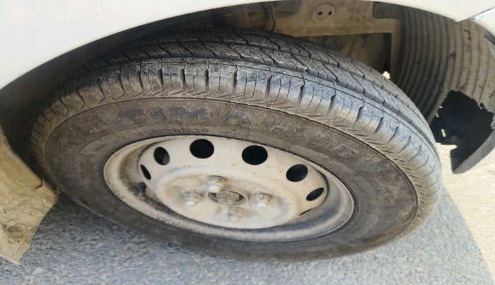 2014 Hyundai Eon ERA + LPG, Petrol, Manual, 79,913 km, tyre