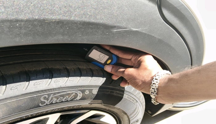 2023 KIA CARENS PRESTIGE PLUS 1.5 PETROL IMT 7 STR, Petrol, Manual, 15,753 km, tyre