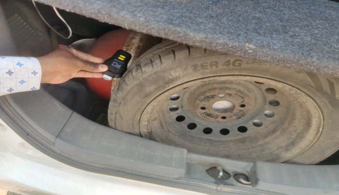 2011 Maruti Wagon R 1.0 VXI, CNG, Manual, 1,66,128 km, tyre