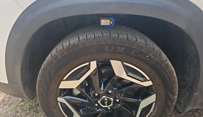2025 KIA SELTOS HTX (O) 1.5 Petrol iVT, Petrol, Automatic, 2,739 km, tyre