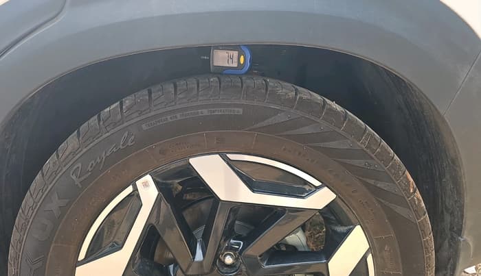 2025 KIA SELTOS HTX (O) 1.5 Petrol iVT, Petrol, Automatic, 2,739 km, tyre