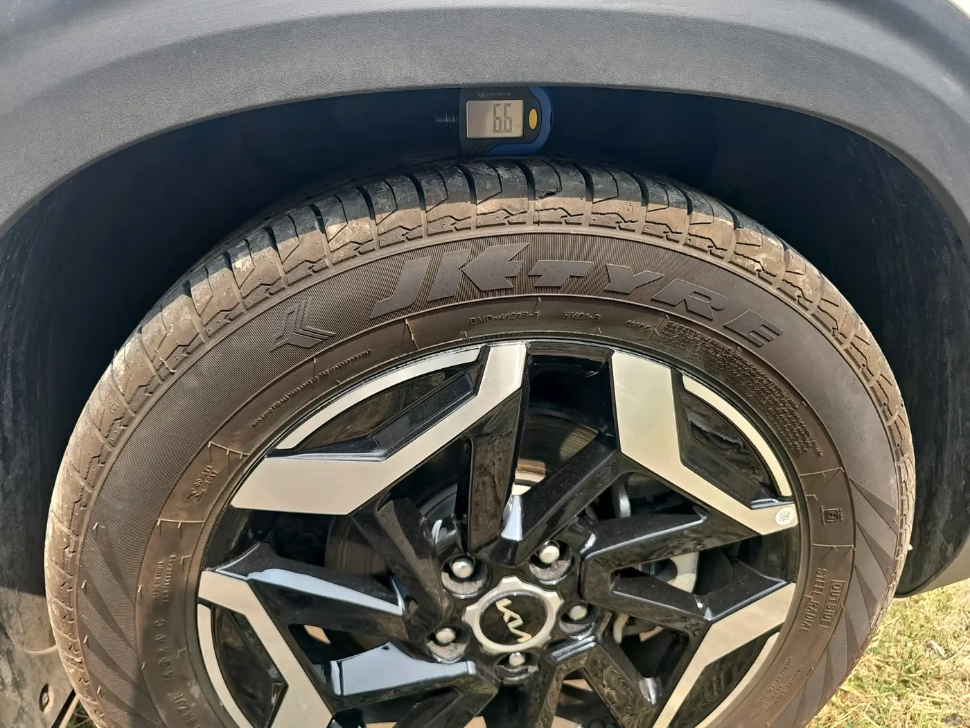 2025 KIA SELTOS HTX (O) 1.5 Petrol iVT, Petrol, Automatic, 2,739 km, tyre