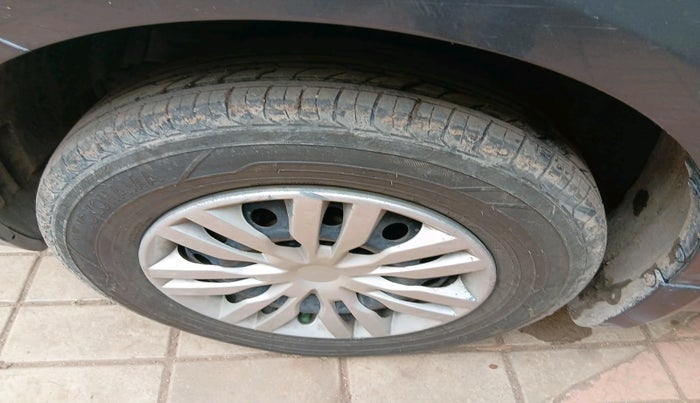 2017 Maruti Swift VXI O, CNG, Manual, 1,09,893 km, tyre