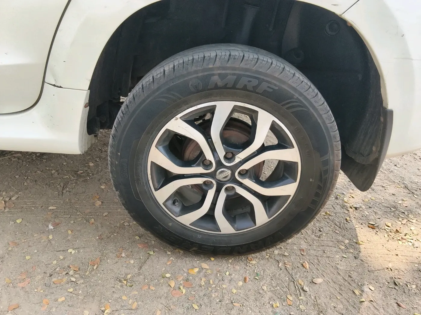 2014 Nissan Terrano XV D THP PREMIUM 110 PS, Diesel, Manual, 1,14,371 km, tyre