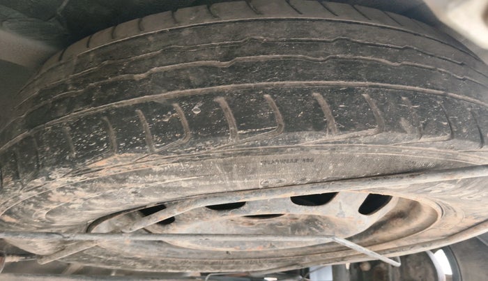 2014 Nissan Terrano XV D THP PREMIUM 110 PS, Diesel, Manual, 1,14,371 km, tyre