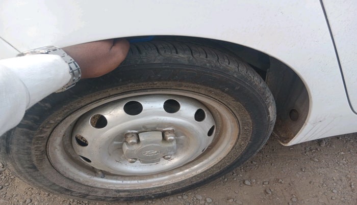 2018 Hyundai Eon ERA +, Petrol, Manual, 1,13,469 km, tyre