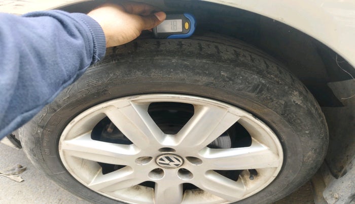 2011 Volkswagen Vento HIGHLINE PETROL AT, Petrol, Automatic, 58,700 km, tyre