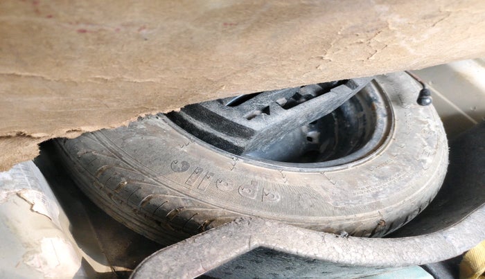 2011 Volkswagen Vento HIGHLINE PETROL AT, Petrol, Automatic, 58,700 km, tyre