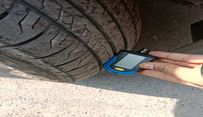 2019 Toyota Innova Crysta 2.8 GX AT 7 STR, Diesel, Automatic, 87,261 km, tyre