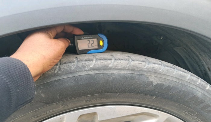 2022 KIA CARENS PRESTIGE 1.5 DIESEL 7 STR, Diesel, Manual, 1,06,835 km, tyre