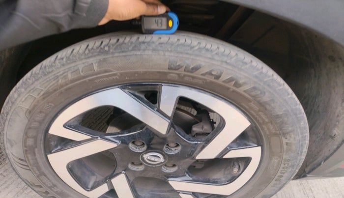 2023 Nissan MAGNITE XV MT, Petrol, Manual, 27,952 km, tyre