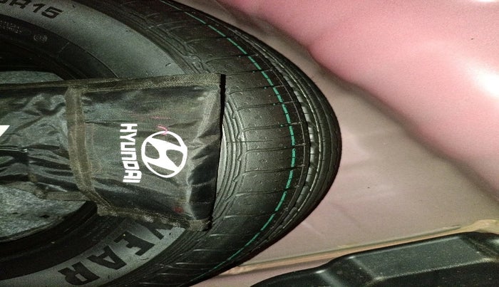 2021 Hyundai VENUE SX PLUS 1.0 TURBO DCT, Petrol, Automatic, 63,326 km, tyre