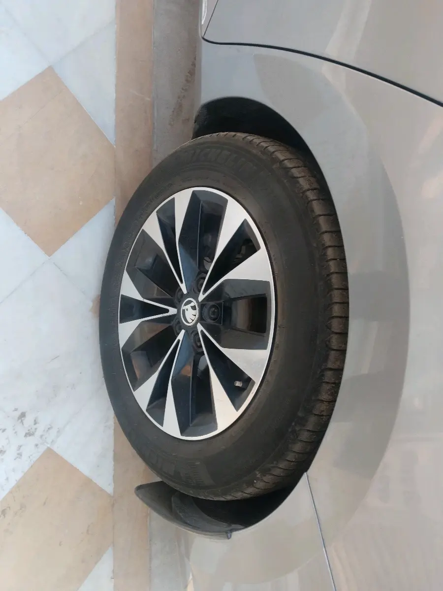 2021 Skoda Superb L&K 2.0 TSI AT, Petrol, Automatic, 94,035 km, tyre