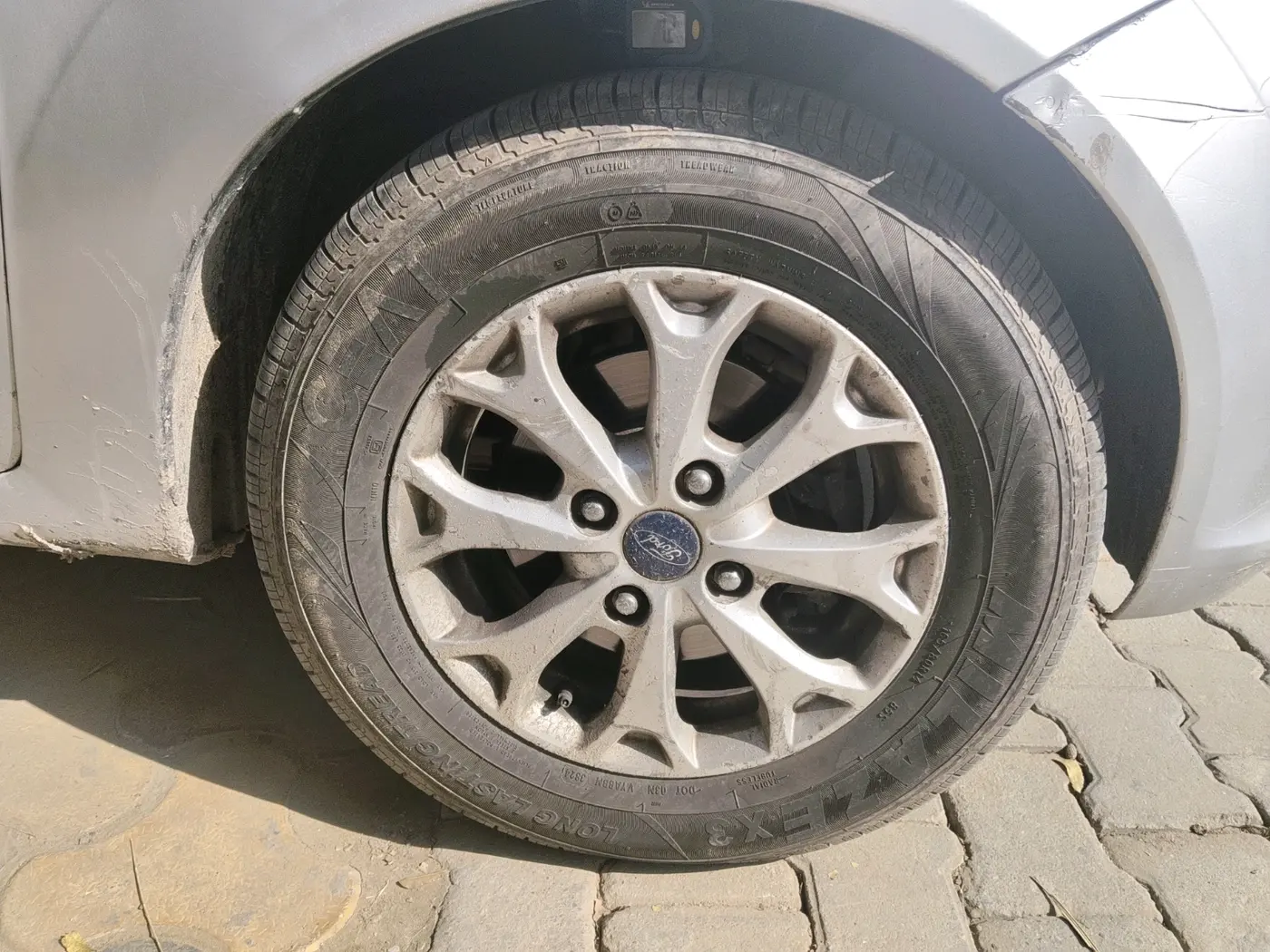 2013 Ford Figo ZXI 1.2 PETROL, Petrol, Manual, 1,29,310 km, tyre