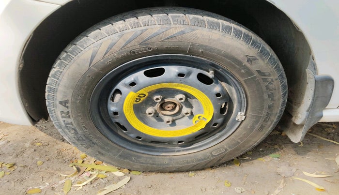 2012 Volkswagen Polo COMFORTLINE 1.2L, Diesel, Manual, 1,02,241 km, tyre