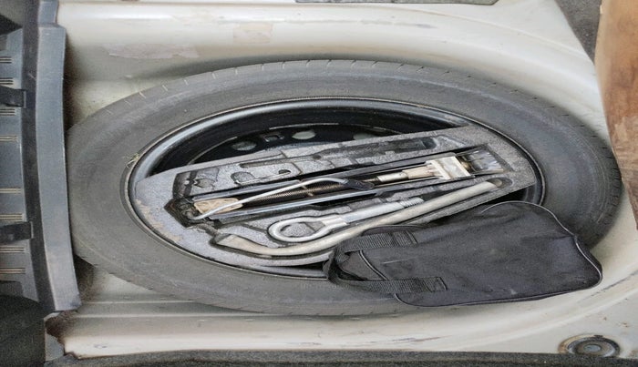 2012 Volkswagen Polo COMFORTLINE 1.2L, Diesel, Manual, 1,02,241 km, tyre