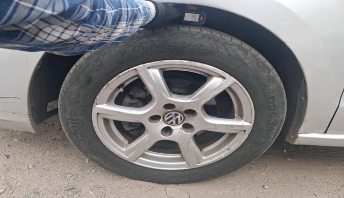 2013 Volkswagen Vento COMFORTLINE DIESEL 1.6, Diesel, Manual, 2,82,559 km, tyre