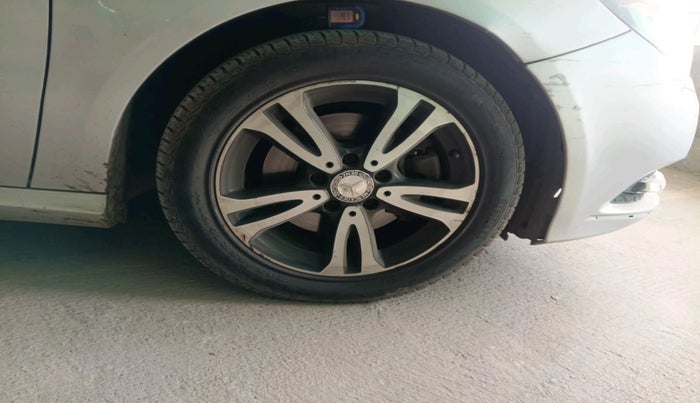 2013 Mercedes Benz B Class B180, Diesel, Automatic, 60,000 km, tyre