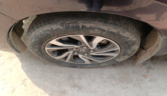 2022 Toyota Innova Crysta 2.4 VX 8 STR, Diesel, Manual, 1,03,570 km, tyre