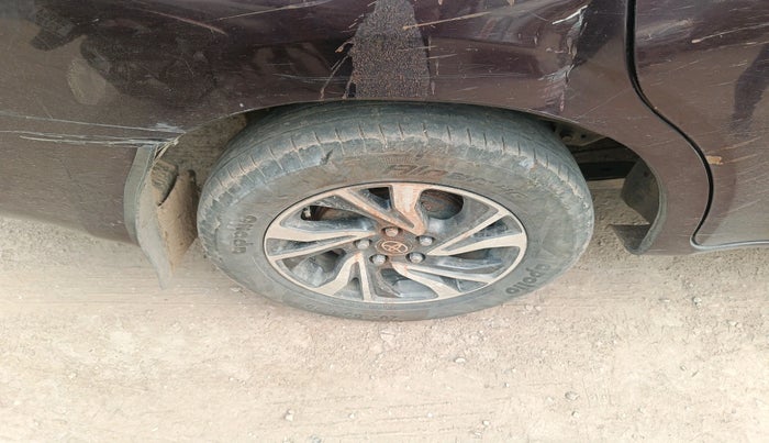 2022 Toyota Innova Crysta 2.4 VX 8 STR, Diesel, Manual, 1,03,570 km, tyre