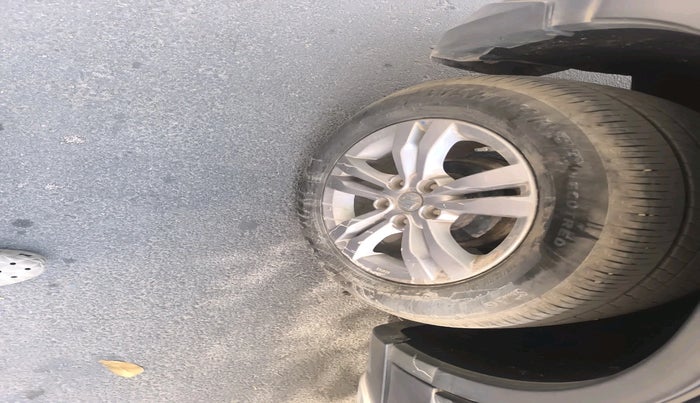 2016 Maruti Vitara Brezza ZDI, Diesel, Manual, 2,42,016 km, tyre