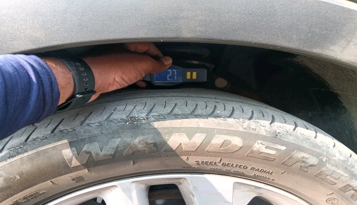 2020 Mahindra XUV300 W8 1.5 DIESEL, Diesel, Manual, 1,36,524 km, tyre