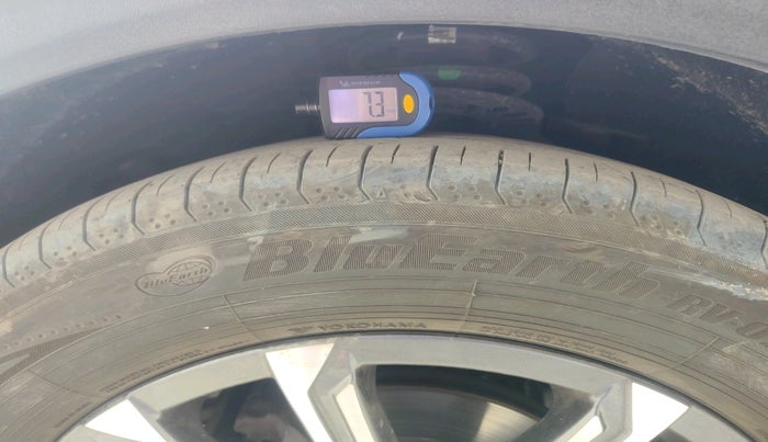 2023 Mahindra XUV700 AX 7 LUXURY D AT 7 STR, Diesel, Automatic, 69,814 km, tyre