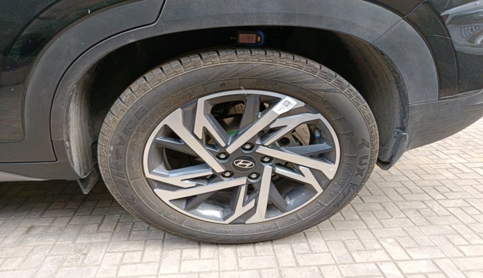 2025 Hyundai Creta Creta SX (O) 1.5 MPI IVT, Petrol, Automatic, 16,570 km, tyre