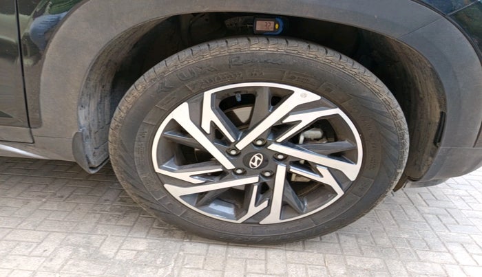 2025 Hyundai Creta Creta SX (O) 1.5 MPI IVT, Petrol, Automatic, 16,570 km, tyre