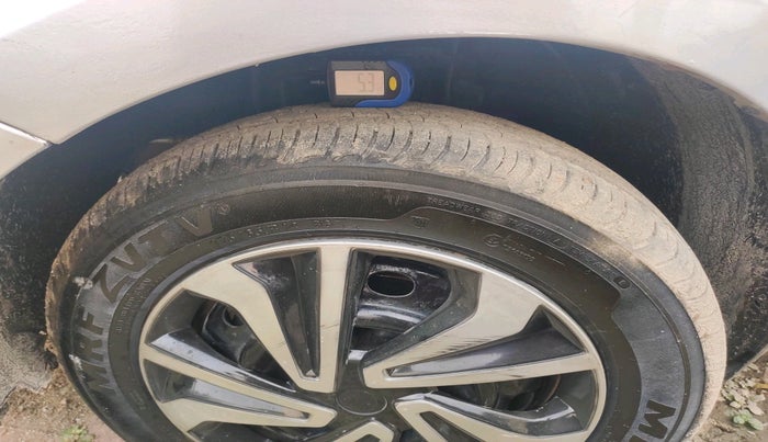 2017 Tata Tiago XTA PETROL, Petrol, Automatic, 1,35,436 km, tyre