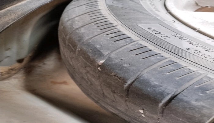 2012 Maruti Swift ZXI, Petrol, Manual, 1,27,789 km, tyre