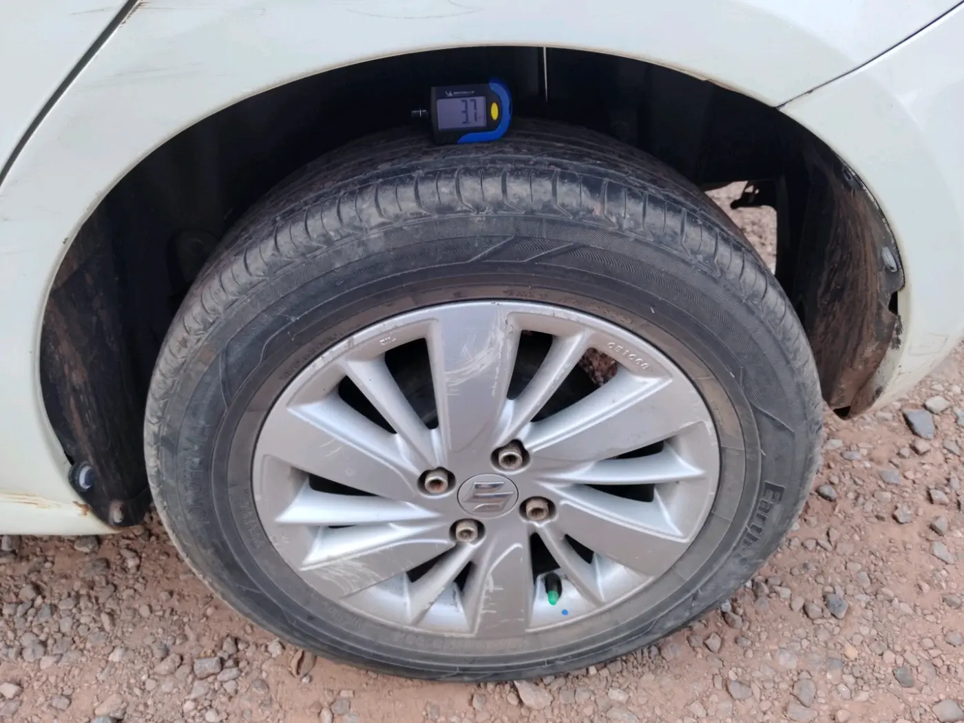 2014 Maruti Swift ZXI, Petrol, Manual, 1,16,050 km, tyre