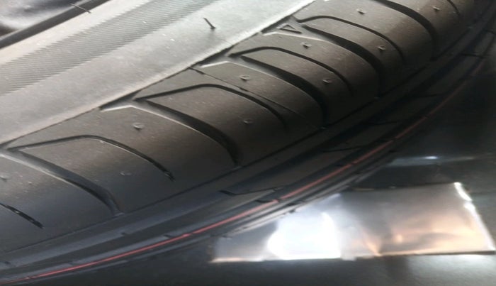 2024 Tata NEXON FEARLESS + AMT DUAL TONE 1.5 DIESEL, Diesel, Automatic, 26,258 km, tyre