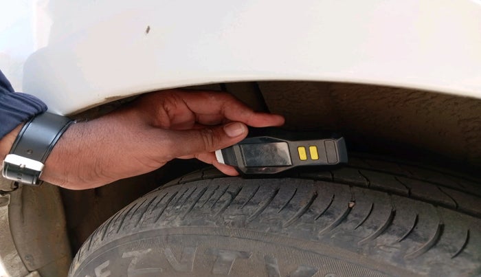 2012 Maruti Ertiga ZDI, Diesel, Manual, 1,02,143 km, tyre