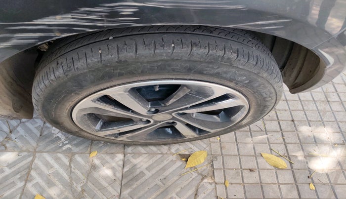 2024 Tata ALTROZ XZA + SUNROOF, Petrol, Automatic, 25,762 km, tyre