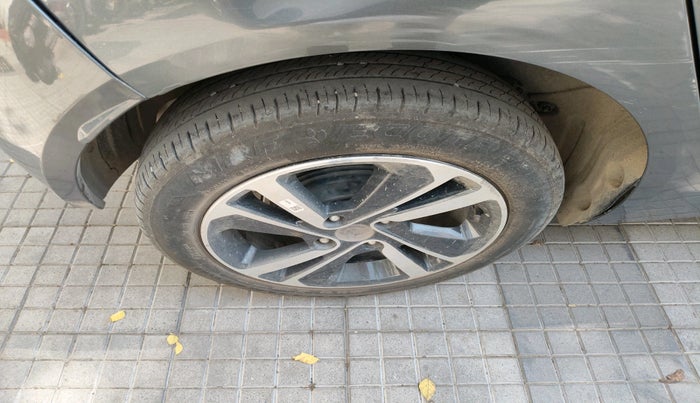 2024 Tata ALTROZ XZA + SUNROOF, Petrol, Automatic, 25,762 km, tyre