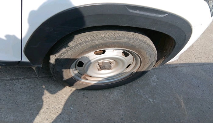 2023 Nissan MAGNITE XE, Petrol, Manual, 13,035 km, tyre