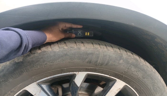 2019 Mahindra XUV500 W11, Diesel, Manual, 65,356 km, tyre