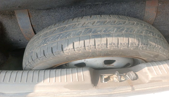 2013 Hyundai i10 MAGNA 1.1, CNG, Manual, 72,250 km, tyre