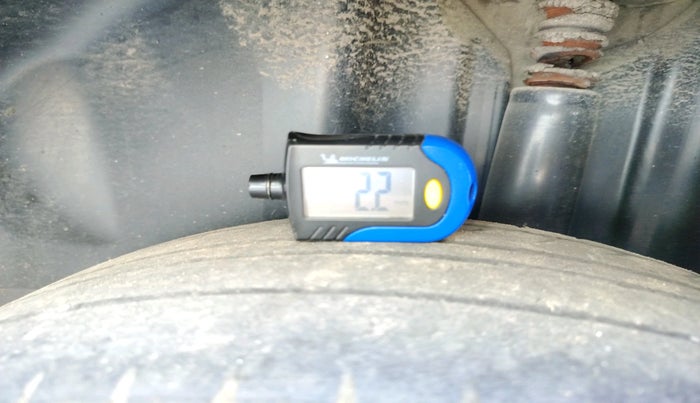 2013 Skoda Rapid ACTIVE 1.6 MPI MT PLUS, Petrol, Manual, 1,03,033 km, tyre